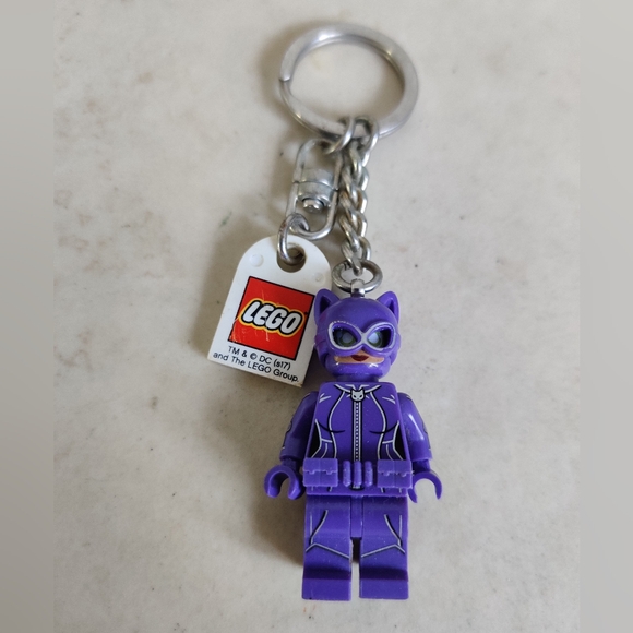 LEGO Catwoman From Batman Movie DC Superheroes Keychain Ring Holder - Picture 2 of 9